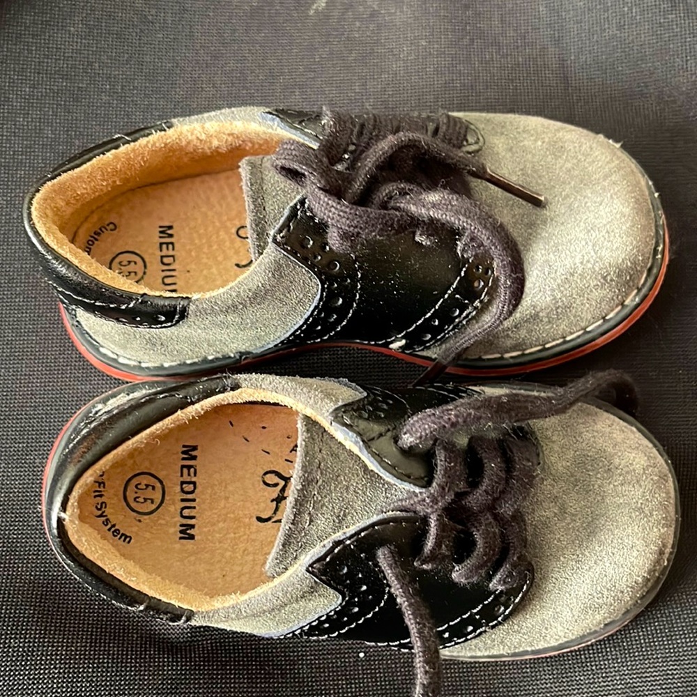 Grey/Black buck Footmates est1968 size 5.5 toddler .